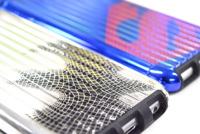 まばゆく反射する『バットマンVSスーパーマンのiPhone 6sケース』がかっこよすぎる