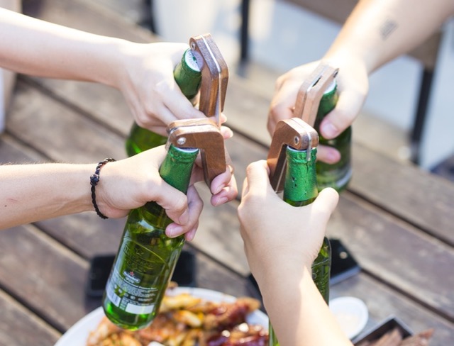 【お酒好き集合】「これから飲むよ!」を仲間に知らせるボトルオープナー