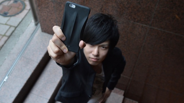 安定の片手操作! iPhoneを落とさないケース