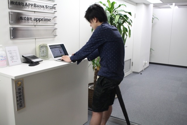 超コンパクト折りたたみ椅子『SITPACK』に座って仕事してみた