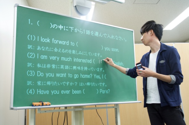 100年以上変わらない「黒板」の歴史をスマホで変える! 開発者にインタビュー