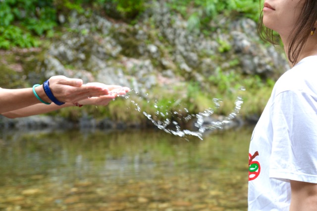 【検証】どんな液体もはじく最強防水スプレーは本当に効果があるのか?