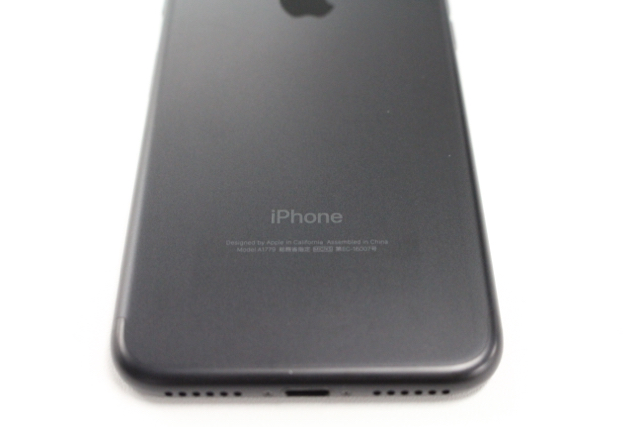 iPhone 8の背面ガラスが流出