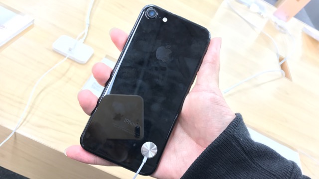 iPhone7ジェットブラックの指紋を実際に確認してみたアイフォン７レビュー