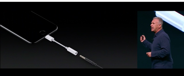 Apple発表会 iPhone 7はLightning卵子変換アダプタが登場