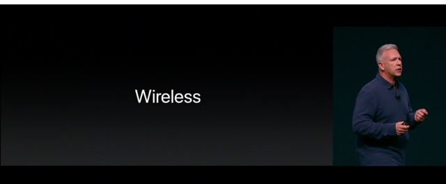 Apple発表会 iPhone 7 画面にワイヤレスの文字