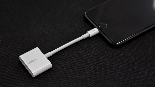 iPhone 7で充電・イヤホンが同時に使えるアイテム。Lightning端子が2つ増やせます。Belkin Lightning Audio + Charge Rockstarのレビュー