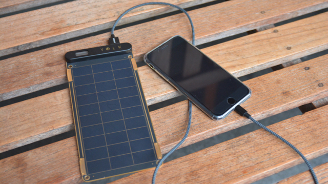 太陽の光でスマホをフル充電できる『Solar Paper（ソーラーペーパー）』【日本最速販売】
