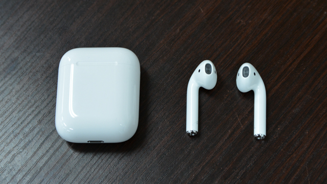 AirPods（エアーポッズ） EarPods（イヤーポッズ）デザインや音質の比較レビューiPhone（アイフォン）との相性は？