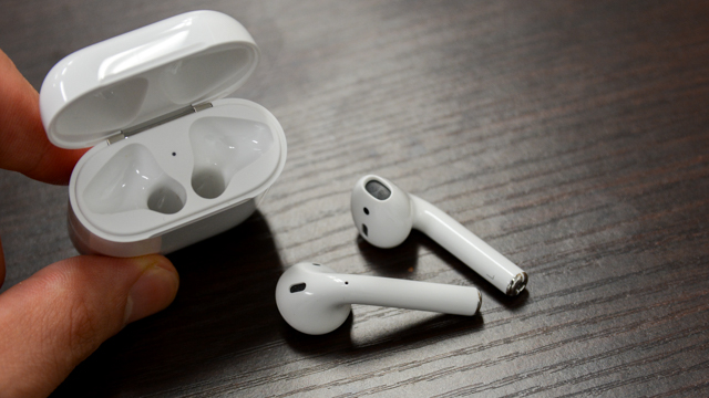 AirPods（エアーポッズ） EarPods（イヤーポッズ）デザインや音質の比較レビューiPhone（アイフォン）との相性は？