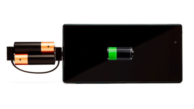 【先行予約】単三電池があればスマホを充電できるキーアクセサリー