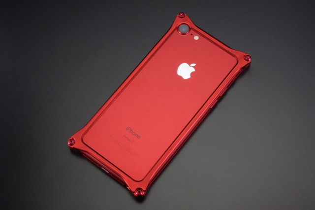 赤いiPhone（(PRODUCT)RED）にはギルドデザインケースが相性抜群!