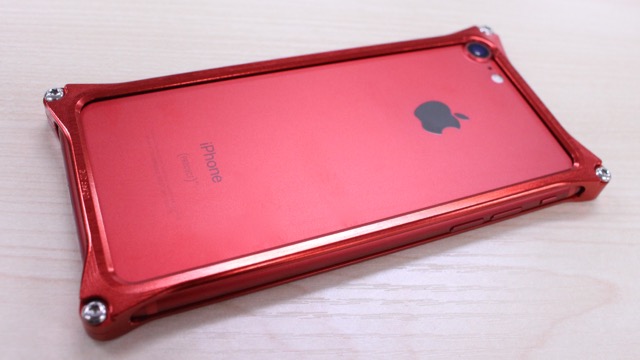 赤いiPhoneにはどっちがオススメ? ギルドデザインのレッドカラーを比較! (PRODUCT)RED