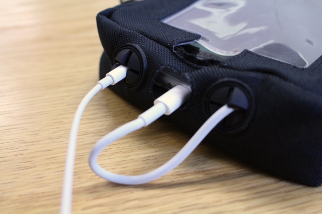 モバイルバッテリー収納に丁度いいガジェットポーチ