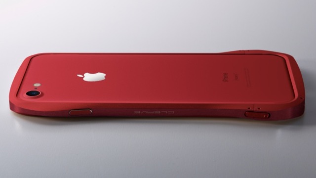 赤いiPhoneにぴったりな『Deff Cleave アルミバンパー レッド』