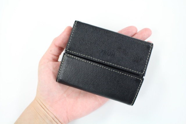 手のひらサイズで機能充実の『FRUH ミニマム財布』