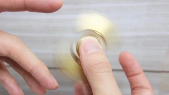 ハンドスピナーは何分回り続ける? 検証してみた