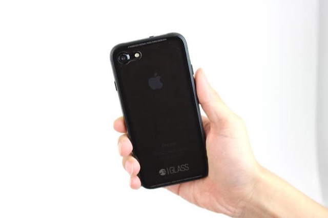 iPhone7 ジェットブラックの背面をさらに美しく魅せるケース