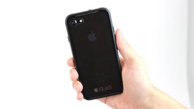 iPhone7 ジェットブラックの背面をさらに美しく魅せるケース