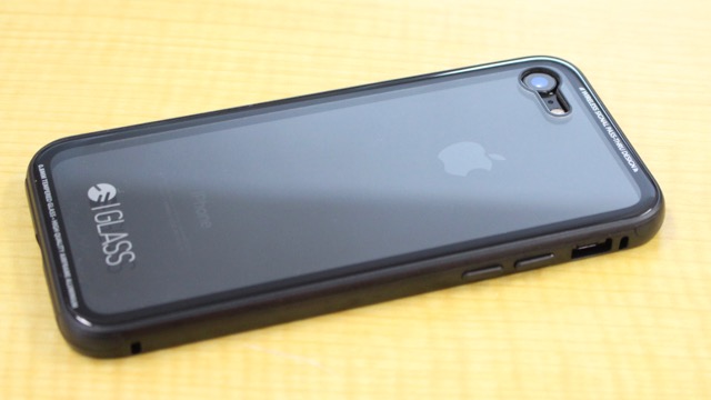 iPhone 7ジェットブラックにぴったりなガラスのクリアケース『SwitchEasy』