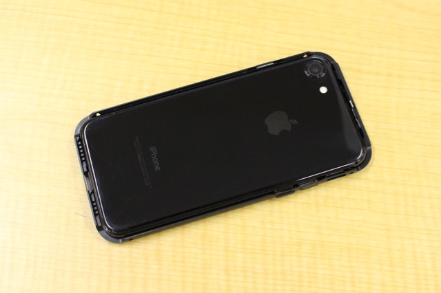 iPhone 7 ジェットブラックにぴったりなガラスのクリアケース
