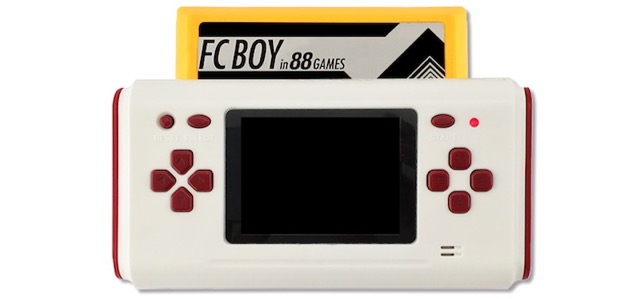 ファミコンカセットが使える携帯ゲーム機『FCボーイ』