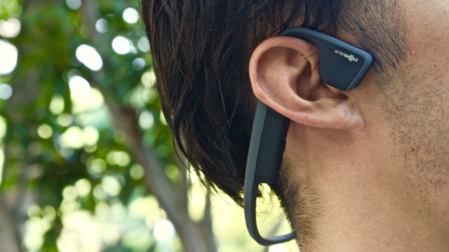 耳を塞がないワイヤレスヘッドホン『TREKZ Titanium』レビュー。 聞こえ方は?音漏れする?