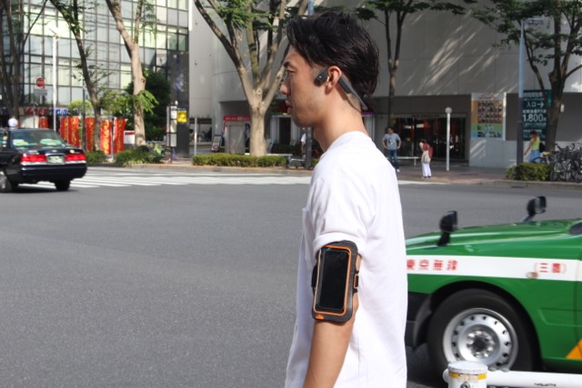 耳を塞がないワイヤレスヘッドホン『TREKZ Titanium』