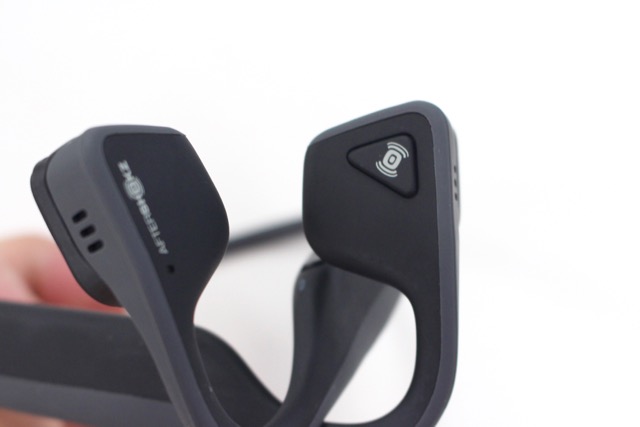 耳を塞がないワイヤレスヘッドホン『TREKZ Titanium』