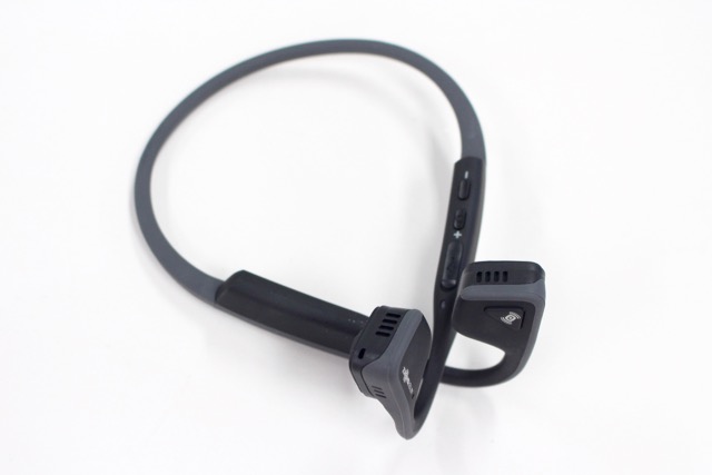 耳を塞がないワイヤレスヘッドホン『TREKZ Titanium』