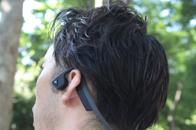 耳を塞がないワイヤレスヘッドホン『TREKZ Titanium』