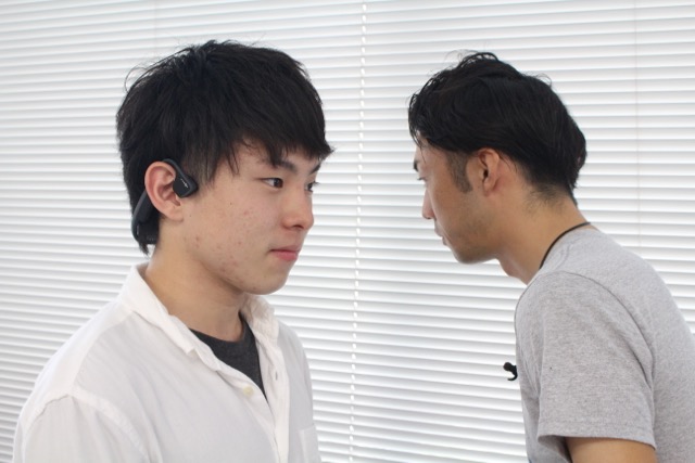 耳を塞がないワイヤレスヘッドホン『TREKZ Titanium』