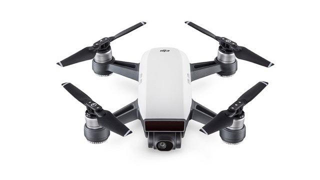 ジェスチャーで動く!  高画質カメラで本格的な空撮が楽しめるミニドローン『DJI Spark』