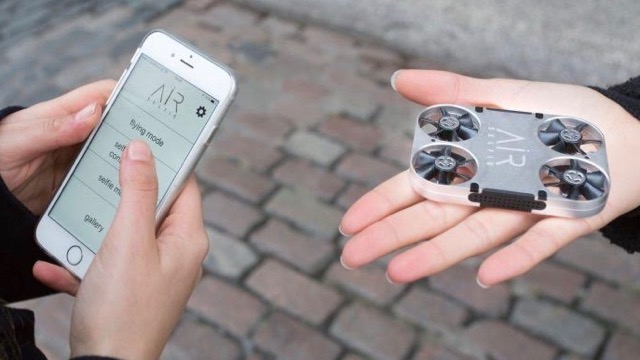 自撮り用小型ドローン『AirSelfie(エアセルフィ)』 200g以下で500万画素カメラを搭載