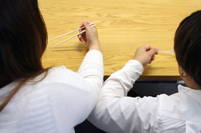 「左利きあるある」あなたは何個共感できる?【何の日】