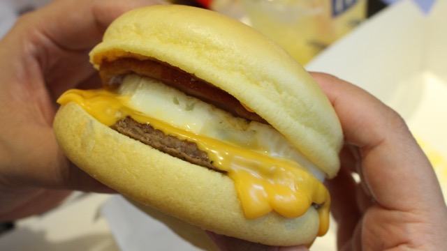 マクドナルド 二代目 月見バーガー 実食 さらなる進化を遂げた秋の味が現れた Appbank マクドナルド 二代目 月見バーガー 実食 さらなる進化を遂げた秋の味が現れた Appbank