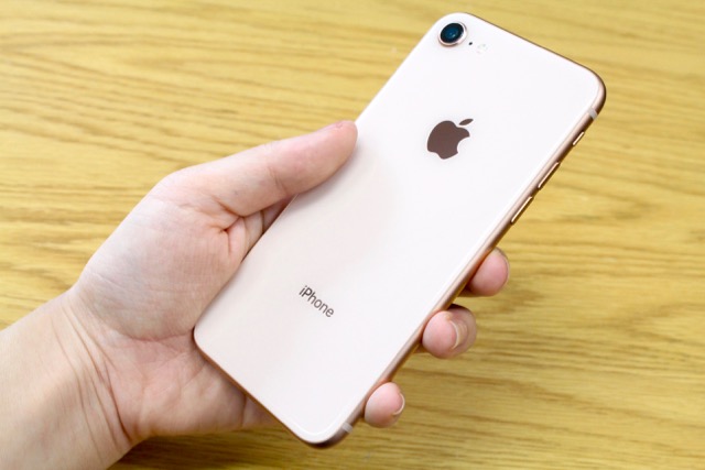 iPhone8の要注意点は「◯◯」、修理費は画面のみより高額に