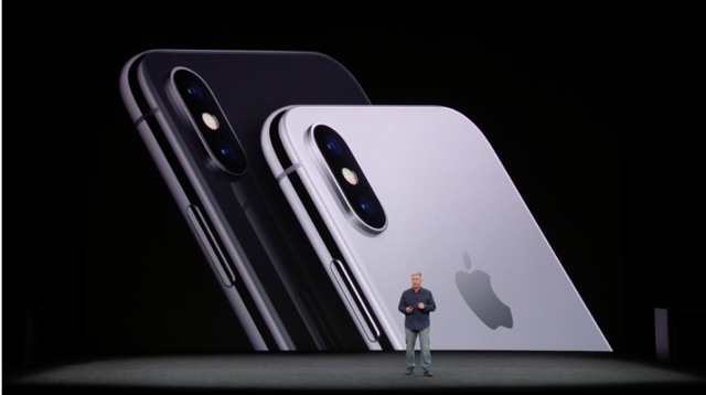 iPhoneXのカラーは「スペースグレー」と「シルバー」