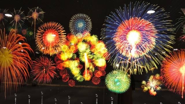 渋谷で世界初「#スマホ花火大会」開催中! 朝から花火を打ち上げてきた