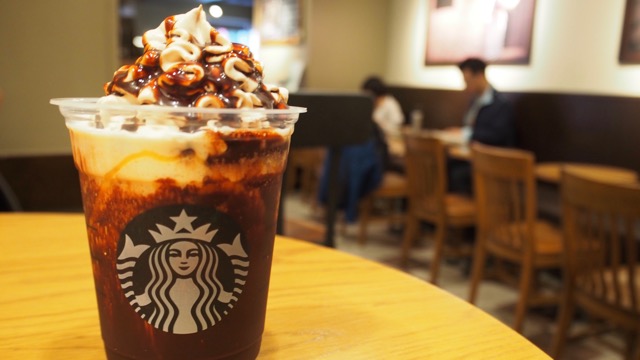 【スタバ】謎の新作「#ハロウィーンミステリーフラペチーノ」はチョコに見せかけて◯◯味!