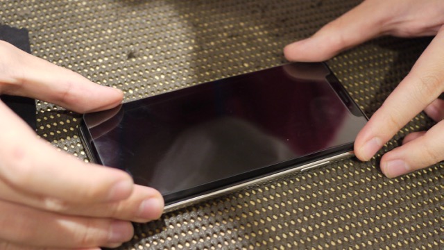 iPhone Xは強化ガラスが貼りにくい? その理由は・・・