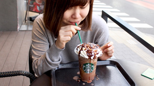 【スタバ】最強の高カロリードリンクをカスタマイズしてみた。総カロリー・値段・味に驚愕
