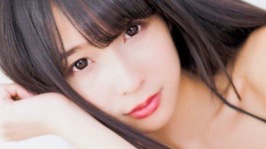 保護本能を刺激する可憐フェイス。くびれスト・川崎あやが『100万人のWinning Post』とコラボ