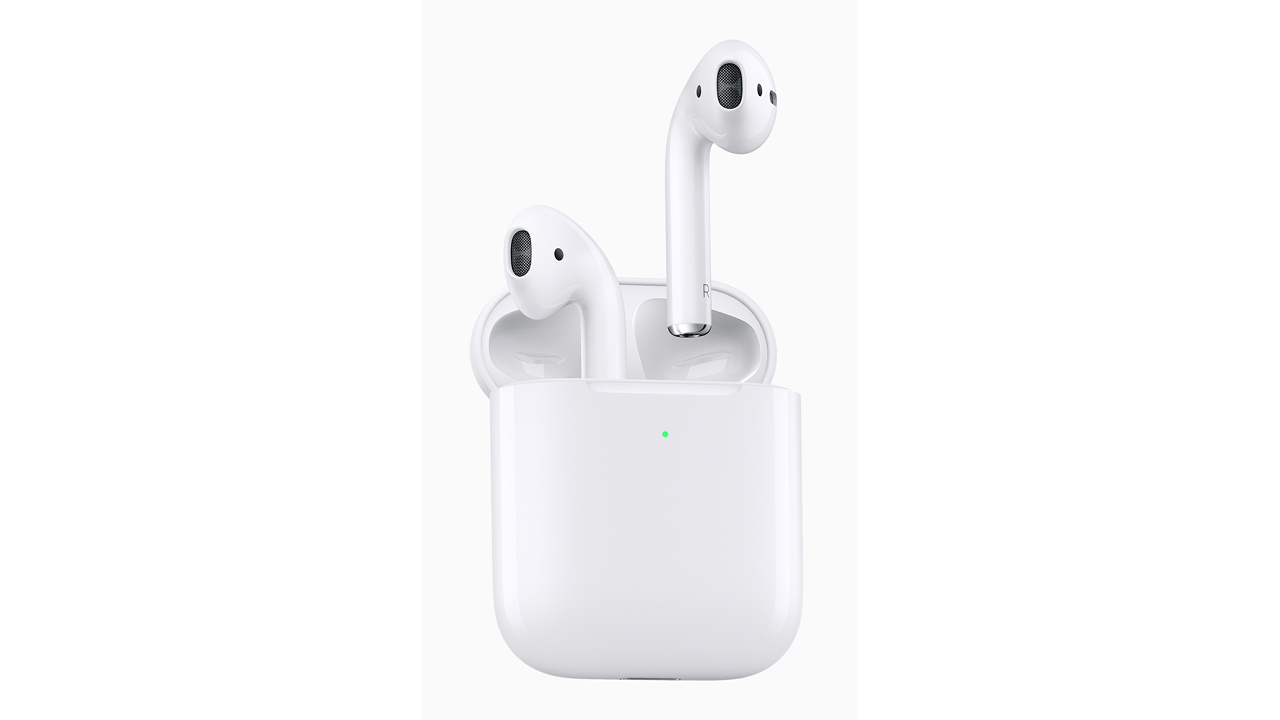 Apple、通話時間1時間向上で“Hey Siri”も可能な新AirPods予約受付開始! ワイヤレス充電ケースも登場