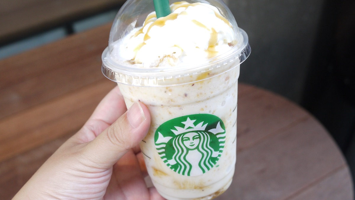 【スタバ新作】「スイートポテトゴールドフラペチーノ」飲んでみた! まさに、芋けんぴ味だ♪