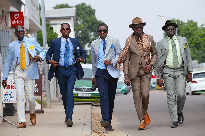 「SAPEUR(サプール)」は、内戦が続き世界で最も貧困な国のひとつと言われるコンゴ共和国において、ハイブランドを身にまとい街を闊歩するファッション集団のこと。