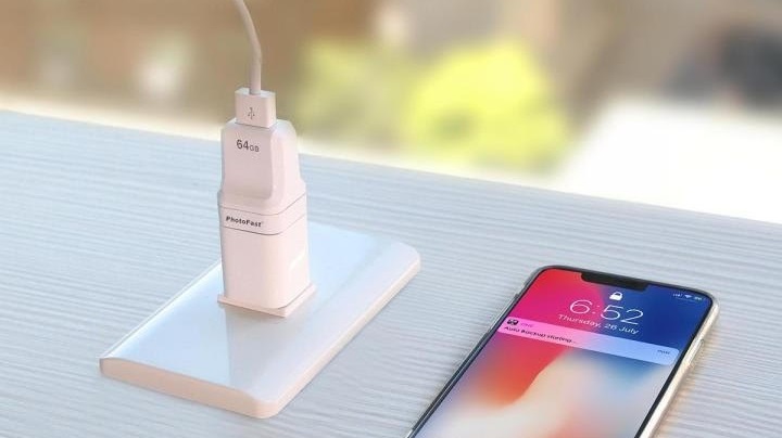 2月末まで数量限定セール！iPhone内のデータ保存＆充電ができる一石二鳥アイテム「PhotoCube Secured Edition」