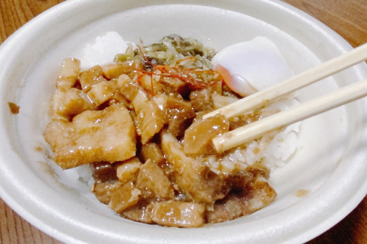 【セブン】暑い日のガッツリランチにオススメ「台湾風豚角煮丼」実食レビュー!