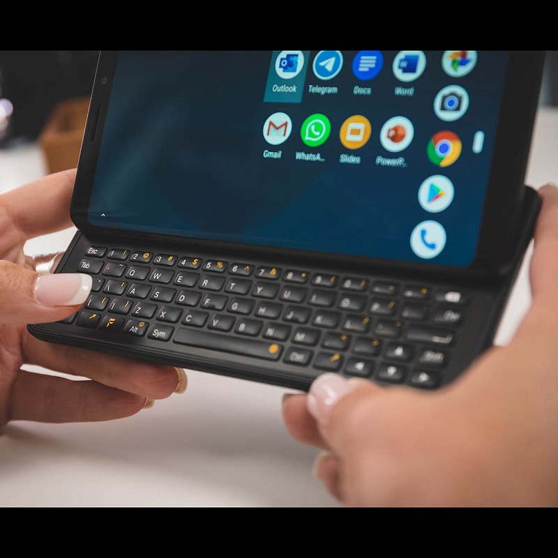 懐かしのスライド式キーボードが搭載された6型スマホ「Pro1」が発売