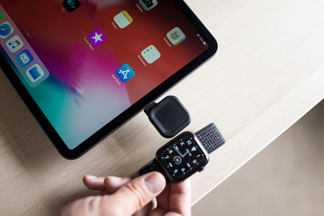 Apple Watch専用! ポケットに入るコインサイズの充電器